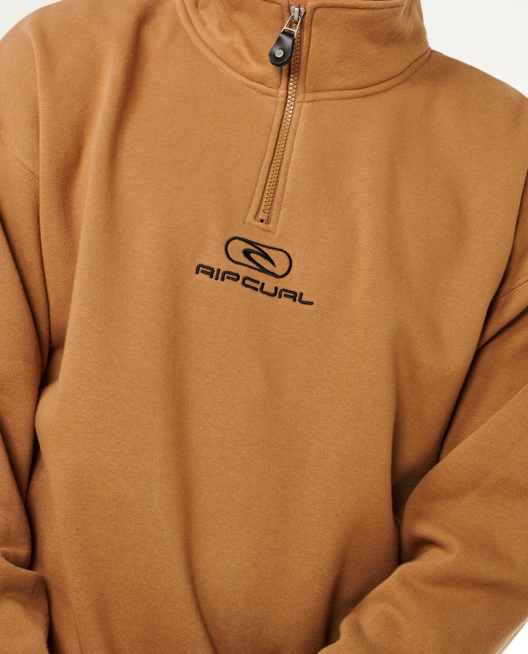 Pill Icon 1/4 Zip Crew